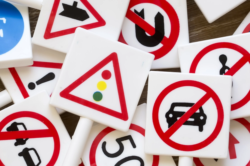 Master UAE Roads: Understanding Traffic Signs and Symbols